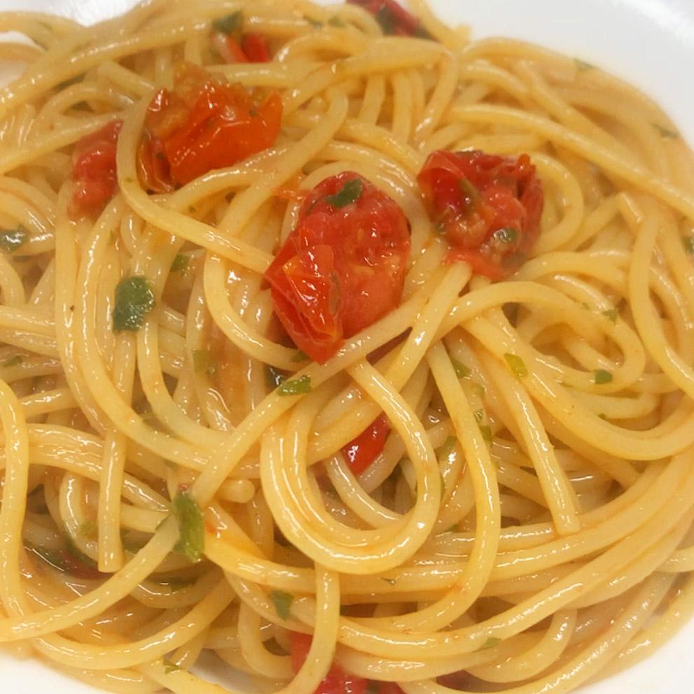 Spaghetti mit Sardellen und Kirschtomaten