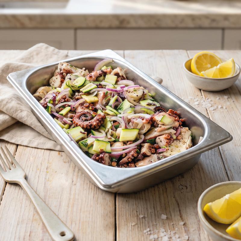 Insalata di polpo con zucchine e cipolla
