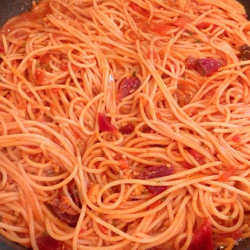 pasta alla rapa rossa e code di scampi